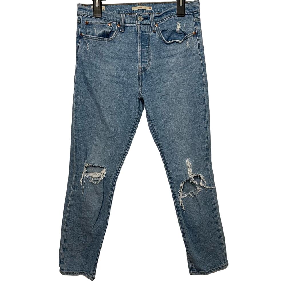 Levi’s Wedgie Jeans 30 Womens Light Wash Button Fly Distressed Denim Casual